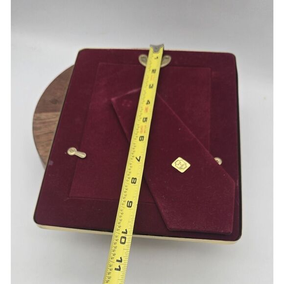 VINTAGE Solid Brass Standing Picture Photo Frame 5"x 7" Quilted Texture Korea - Picture 7 of 9